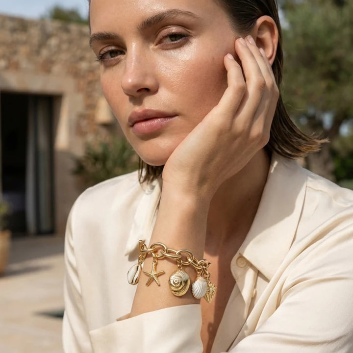 Envy Chunky Charm Bracelet with Shells Gold