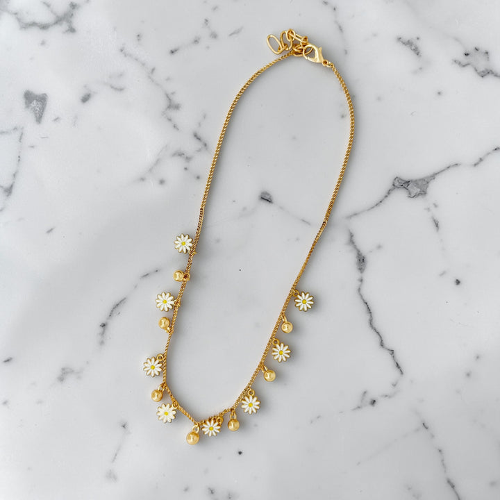 Envy Daisy Charm Necklace Gold