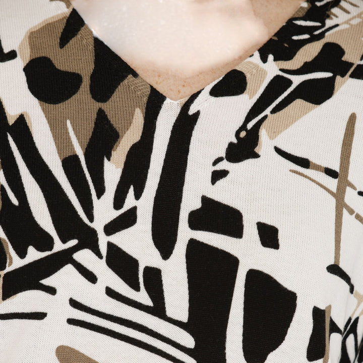 Gollehaug V-Neck Printed Sweater Black and Toffee